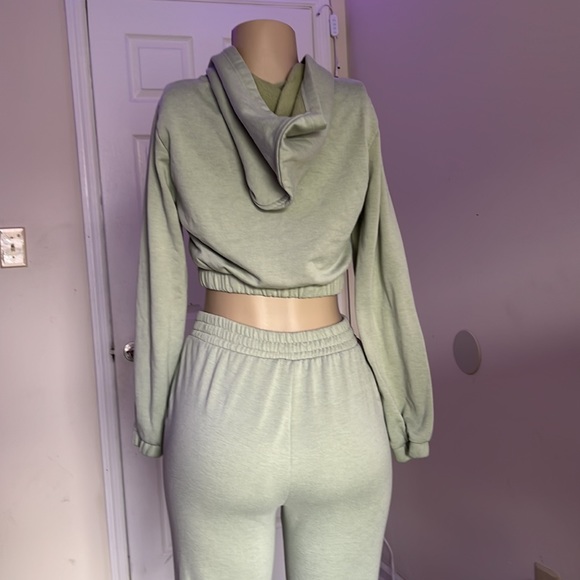 Two piece set - Picture 5 of 8